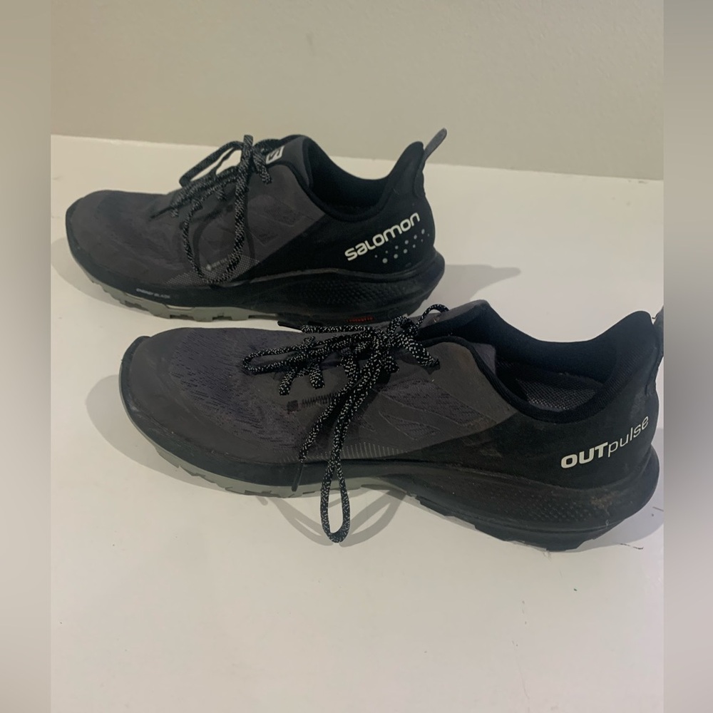 Solomon out pulse mens size 8 trail running shoe